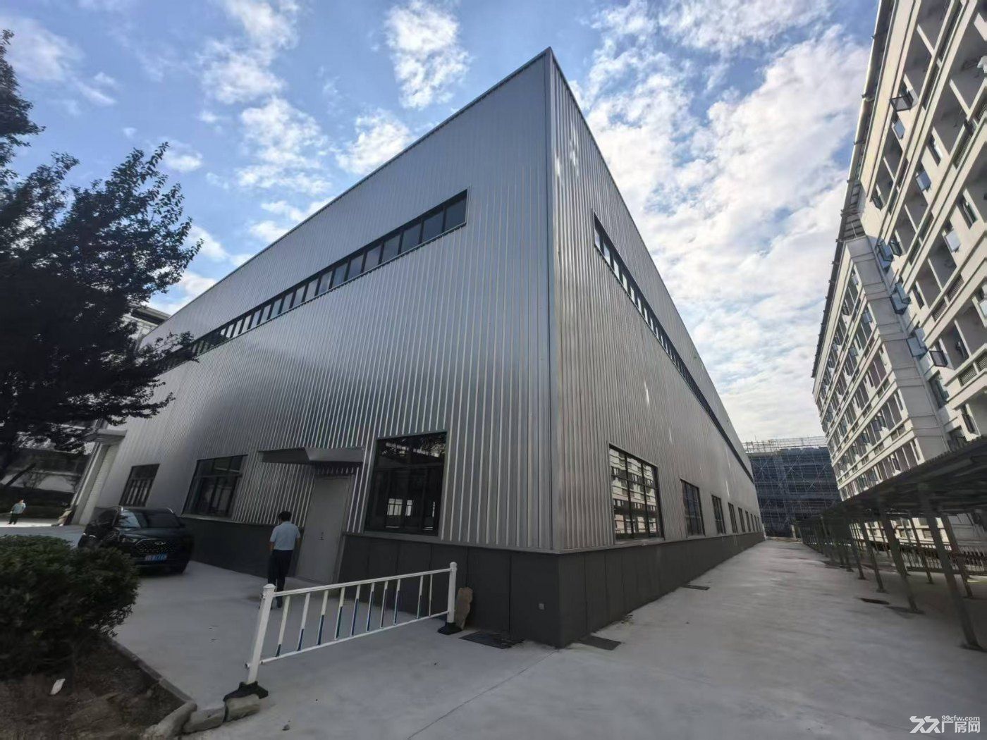 芜湖经开区北区，3000平方全新单层钢构厂房出租。