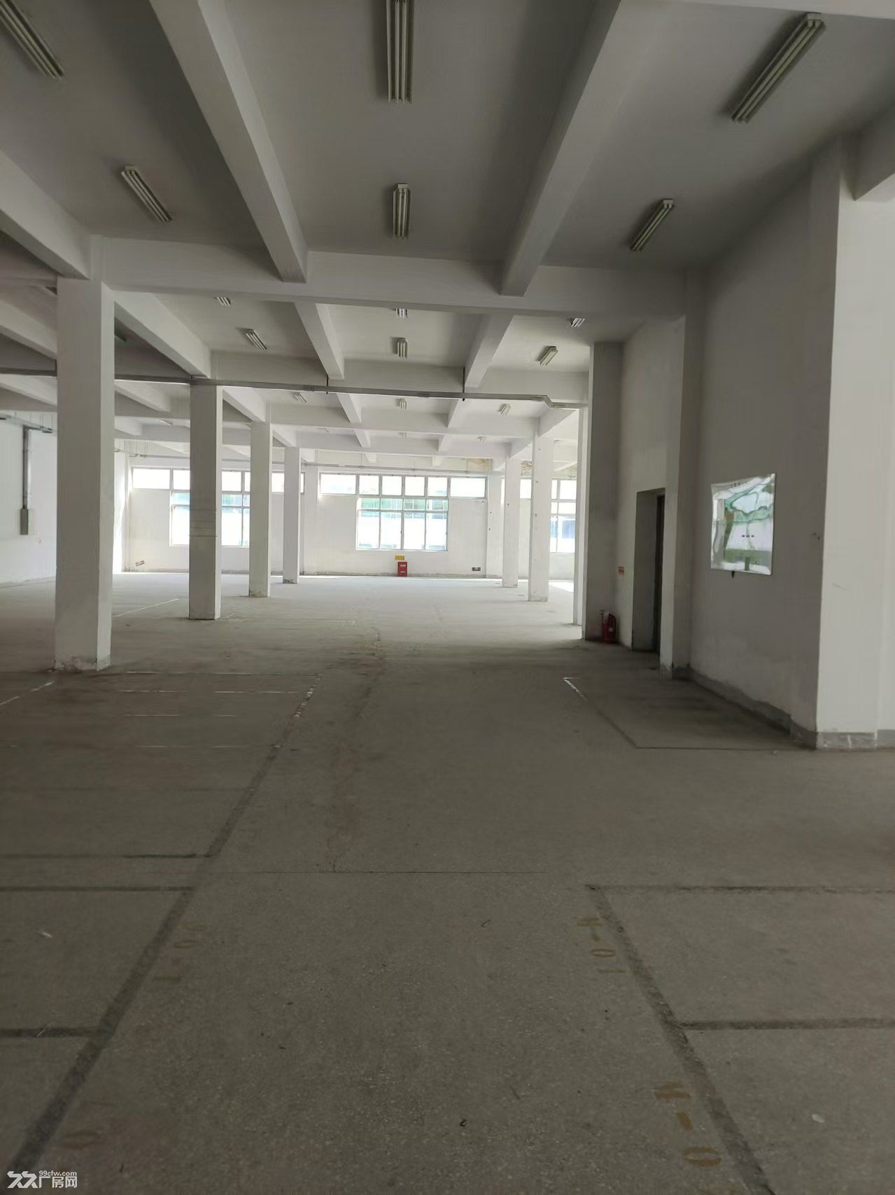 一手业主直租，食品园区，1300平起租，有货梯，园区24小时有专业安保团队管理 - 2