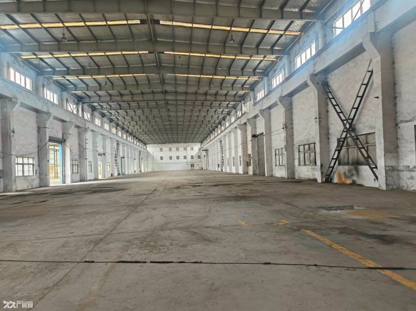 曹安公路新出原房东3000平标准火车头单层厂房价格便宜环境优 - 5