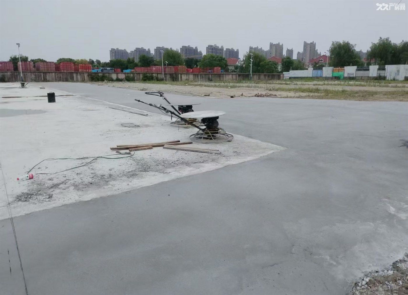招商;独门独院4亩场地。五万一亩，可停车或堆场。。