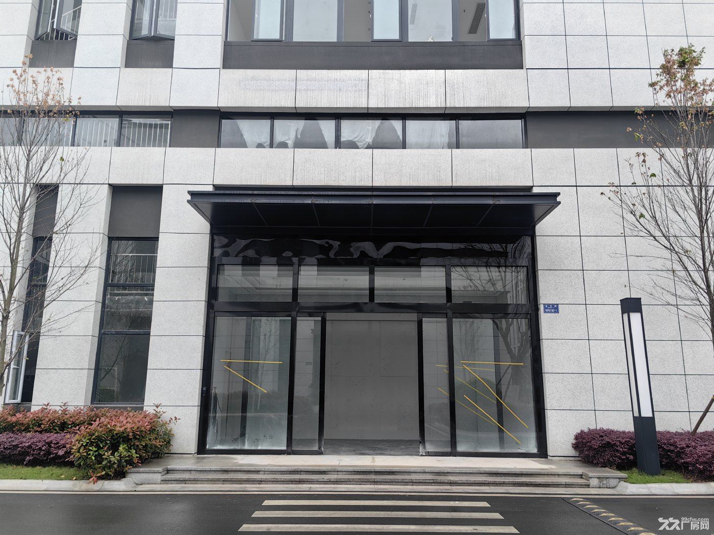 两江新区,轻轨站+公租房,400㎡精装厂房出租 - 4