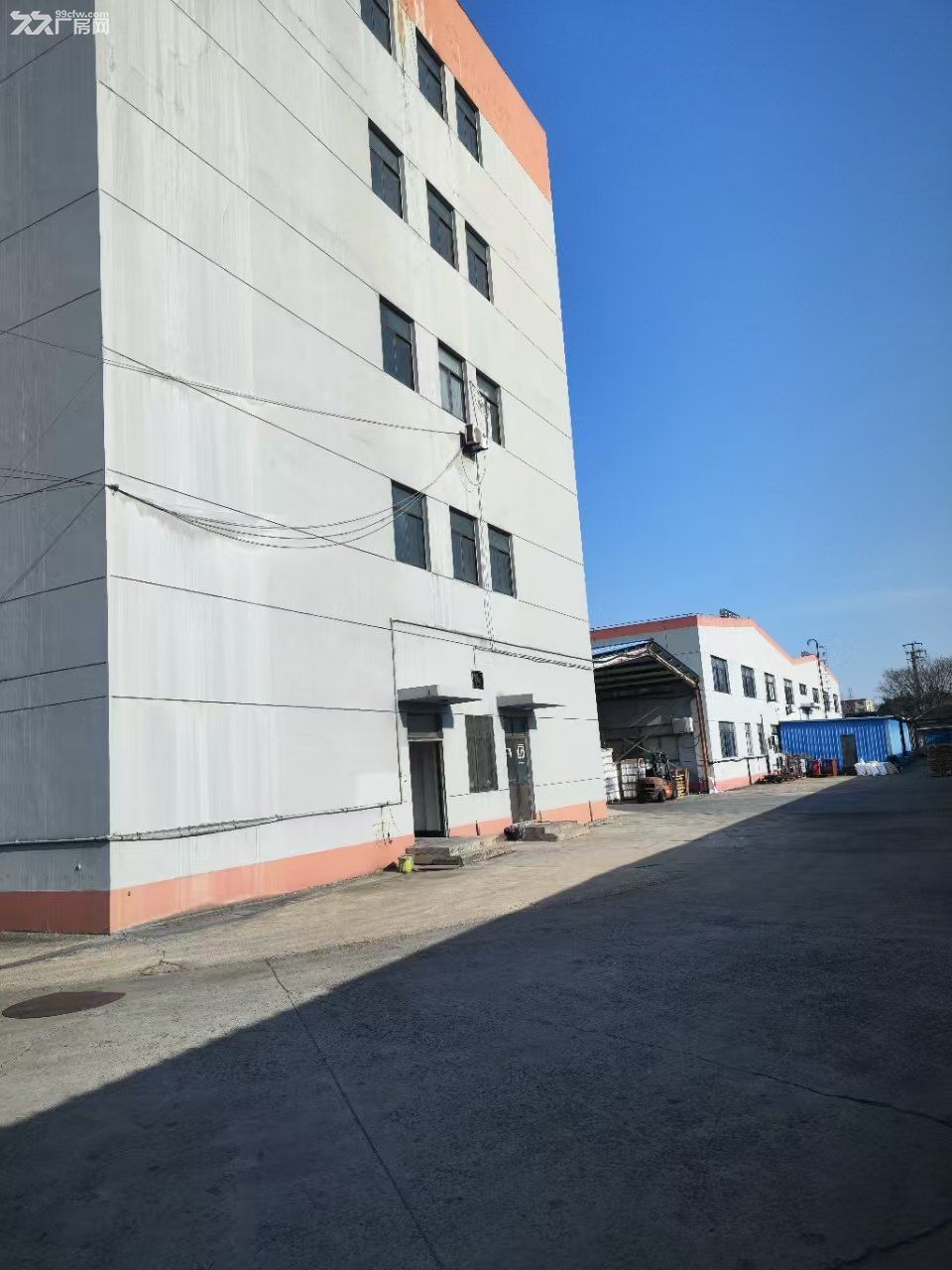 金山石化独院8000平厂房出售