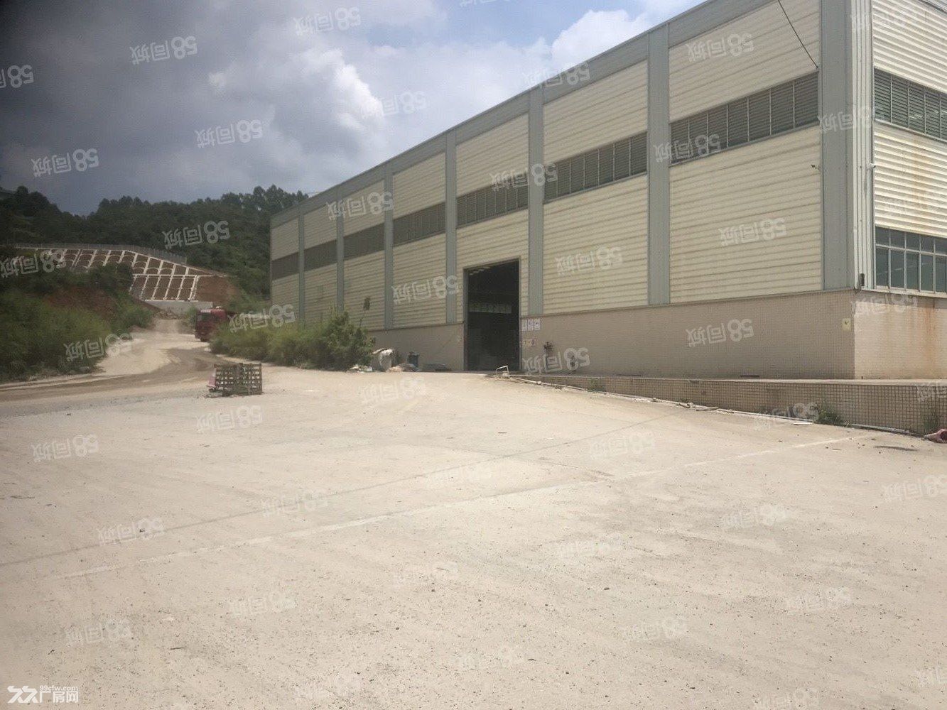 《《合》》三栋镇单层厂房带卸货平台2000平方出租