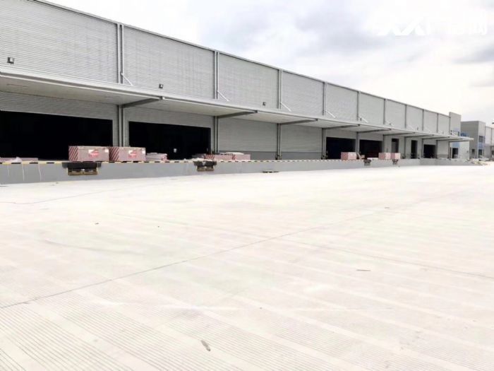 新建独门独院双边卸货平台7万平方高10米