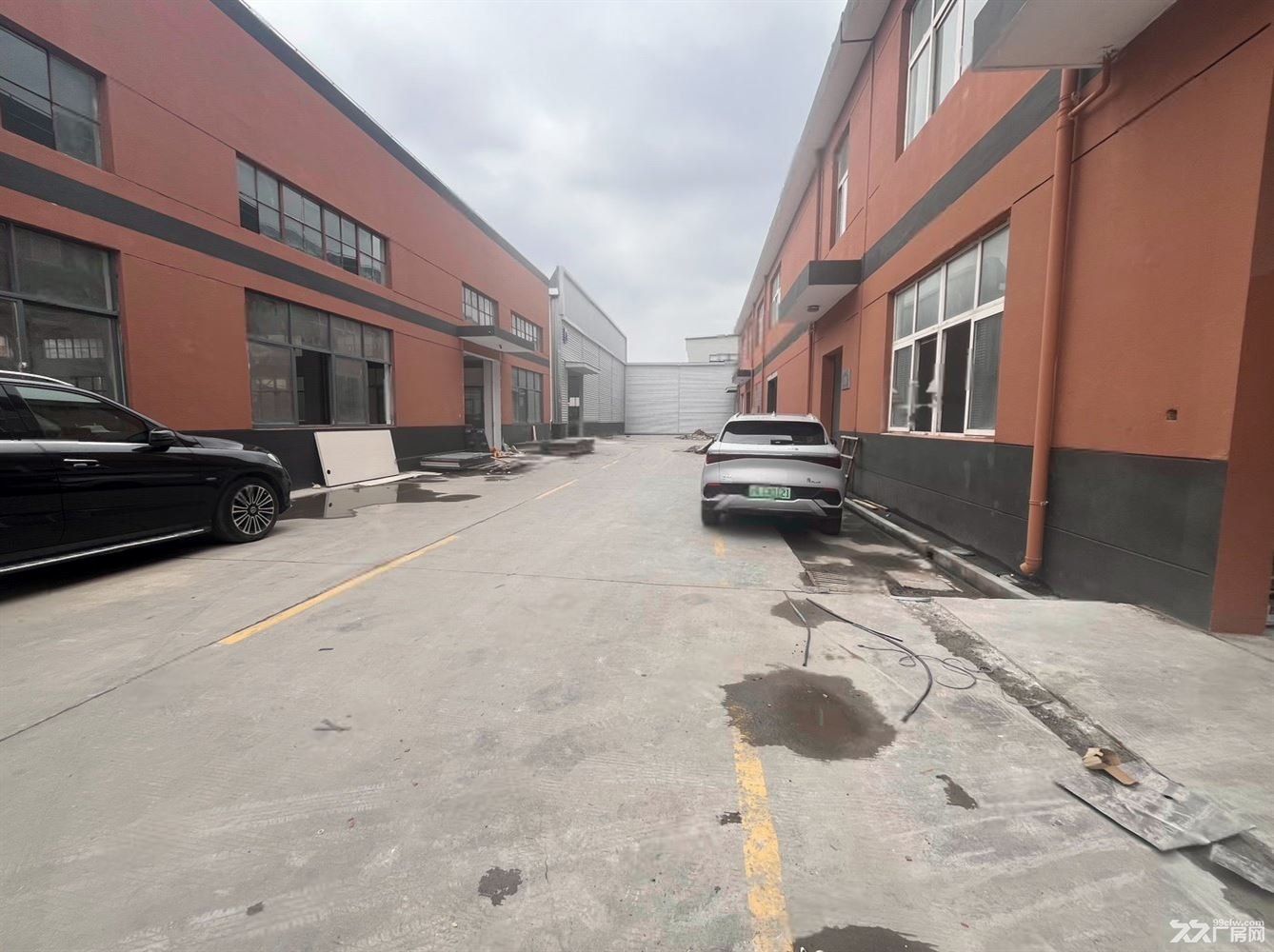 南翔一楼厂房仓库出租，高8米，场地大，两个门，大车好进出