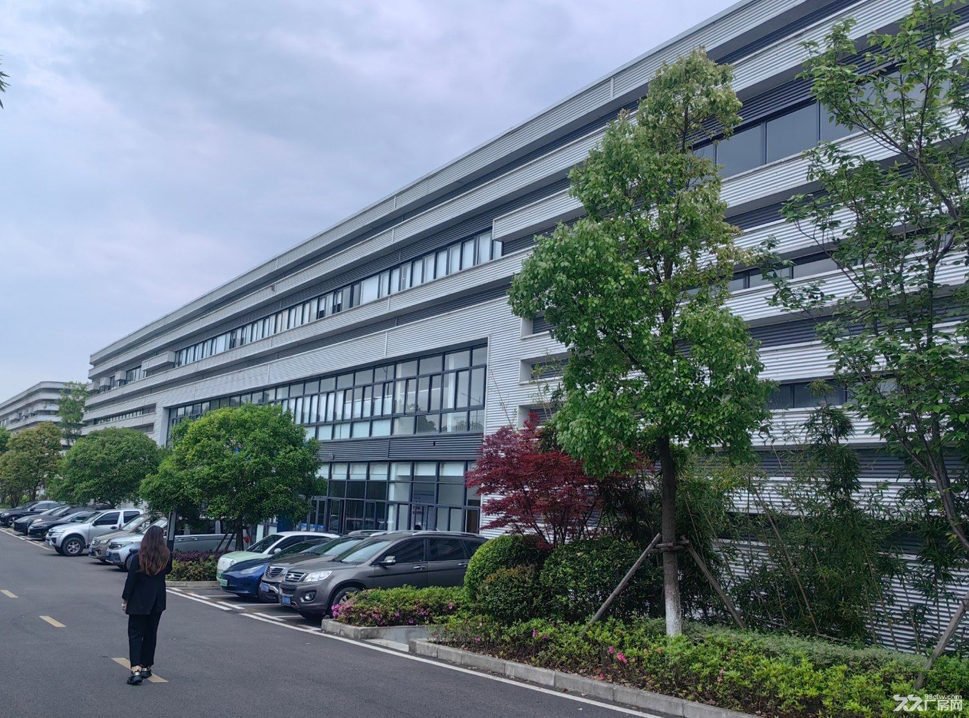 大学城，11米单层钢构，大货门，金刚砂+牛腿