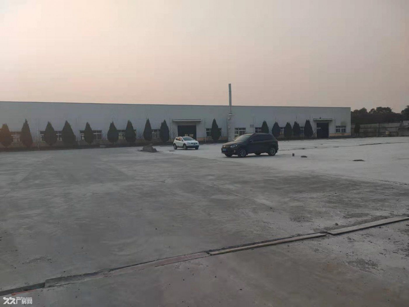 高平台仓库30000可分租独门独院形象好