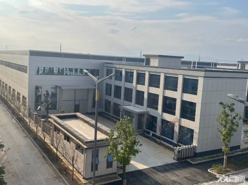 西安高陵周边 钢构厂房(适用机加制造类)出租 带办公带住宿