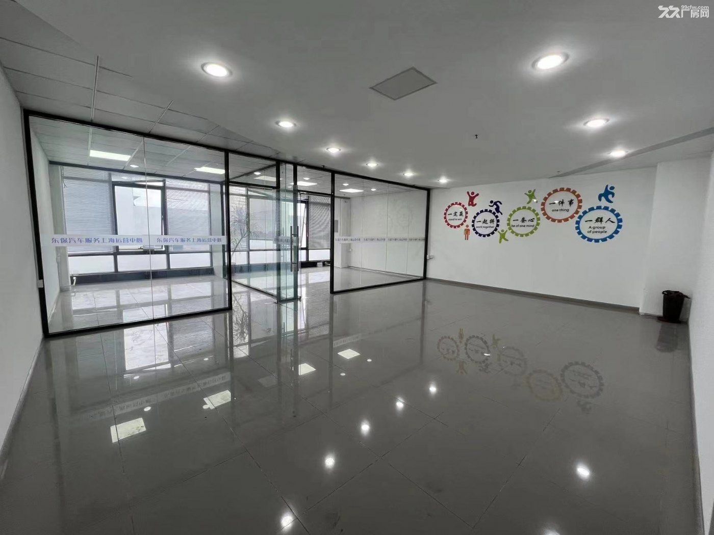 出租莲花南路15号线地铁站旁600办公室可分租200.400.