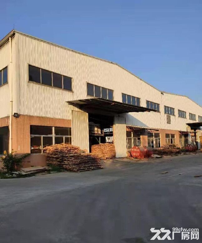 白云钟落谭罗领路铁皮厂房7000平，滴水10米，带办公室，可办环评，交通便利