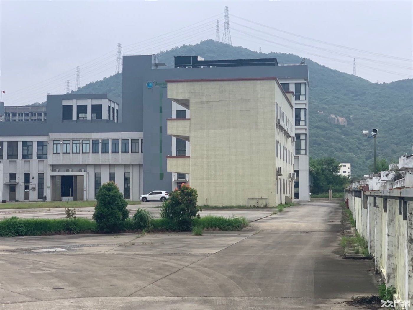 珠海市金湾区南水精细化工区独院化工厂房出售占地13000平方米，建有一栋厂房一栋仓库