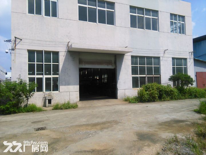 一个是2000平米，长度90米，宽度21米，高度12米，内有 - 3