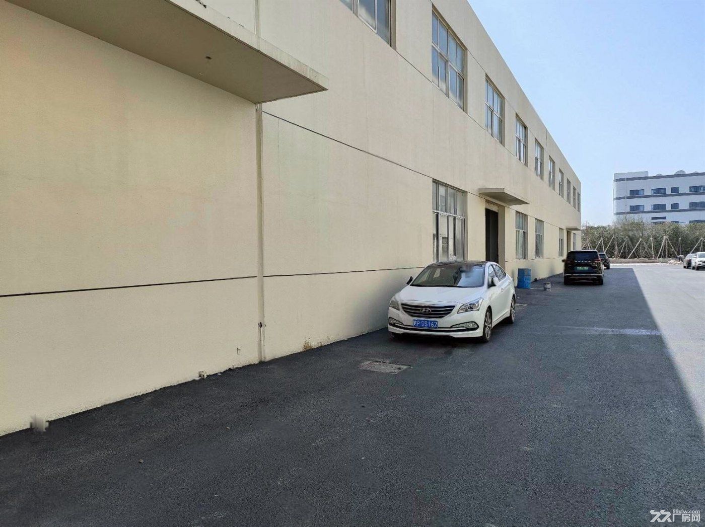 房东直租:黄渡原房东出租1500,单层带行车,精装办公室,场地大 - 5