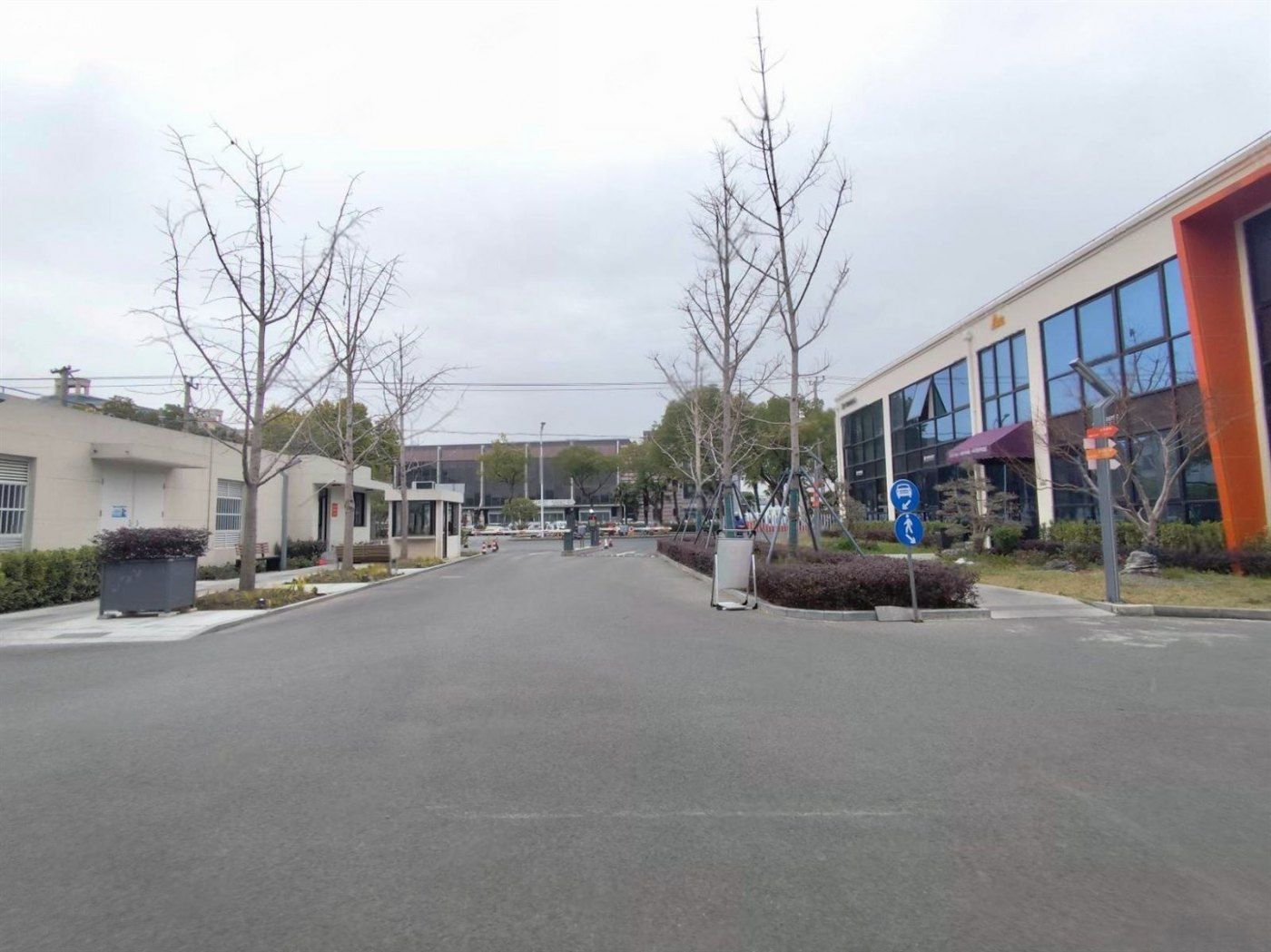 房东直租:独栋1楼400平整层 可分200平 门口位置 展示面好 - 7
