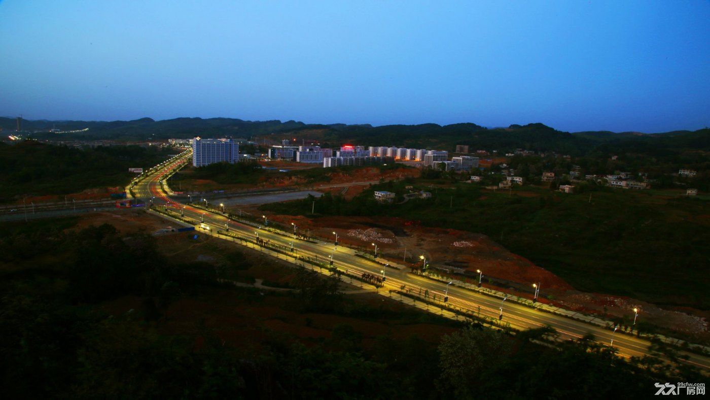 东莞市凤岗镇8500平方米钢架厂房出租