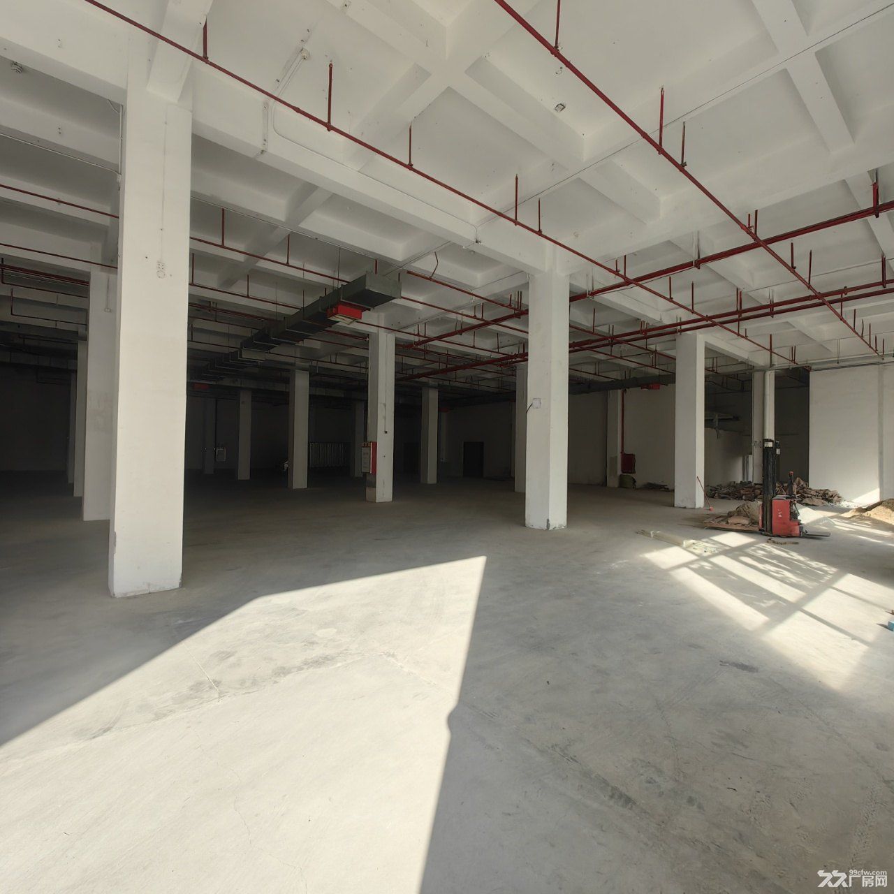 黄埔区永和经济开发区3000方标准厂房形象好,场地宽,可分租