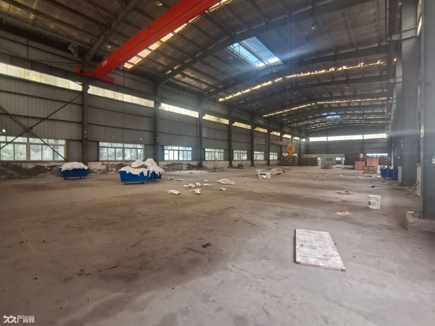 1600带行车厂房 单层 价格优惠有1200办公住宿