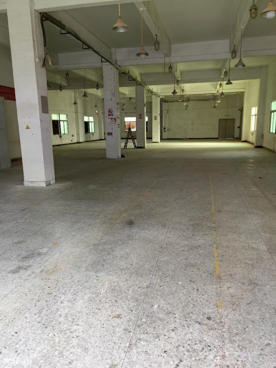 惠城区马安镇新乐1-2楼厂房1800平方出租,单层900平方,配有2吨货梯 - 2