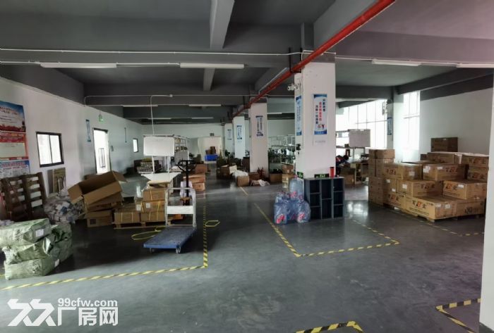 龙华观澜主干道工业园二楼厂房1000平，精装修，带办公室，拎包入住