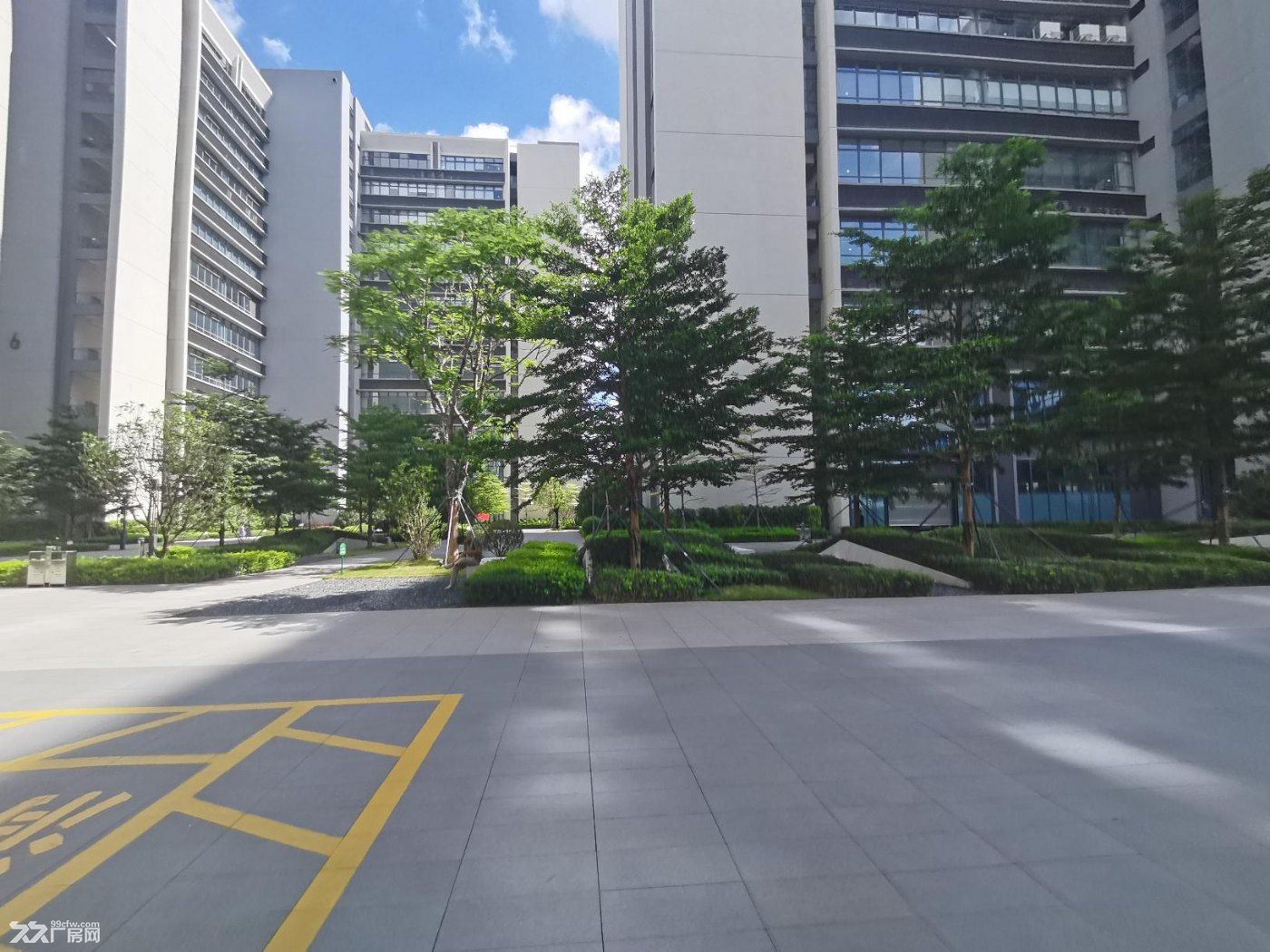深圳龙华福民地铁口新建工业园楼上层高5.4,1300平米起租 - 2