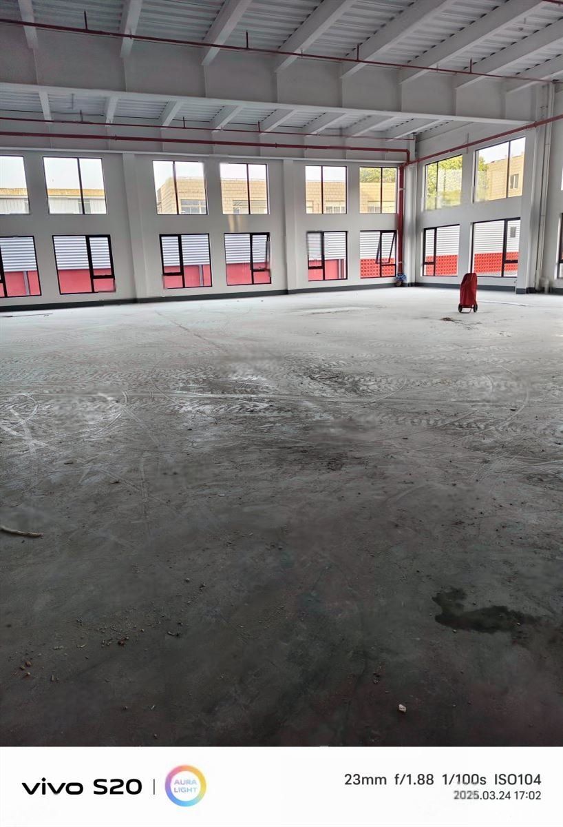 房东直租:曹安公路路边 2千平可做展示面,可分割,适合展厅汽车4s店