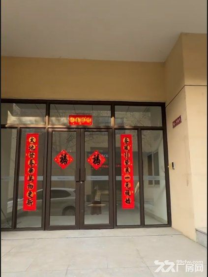 因公司发展需要，乔迁新居，出租出售长清“联东U谷”发财宝地，上下两层共计1250 - 7