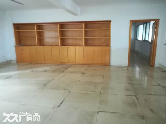蓬江荷塘独院电梯厂房1-4层3000平方招租，租6元一平方