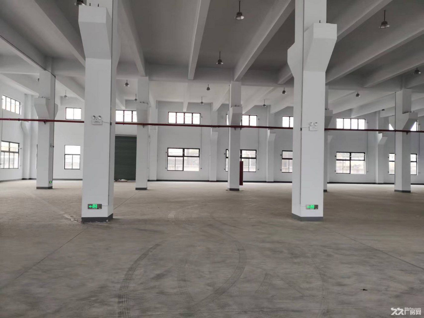 吴江友谊开发区一楼1000平方带办公区 高8米 场地大