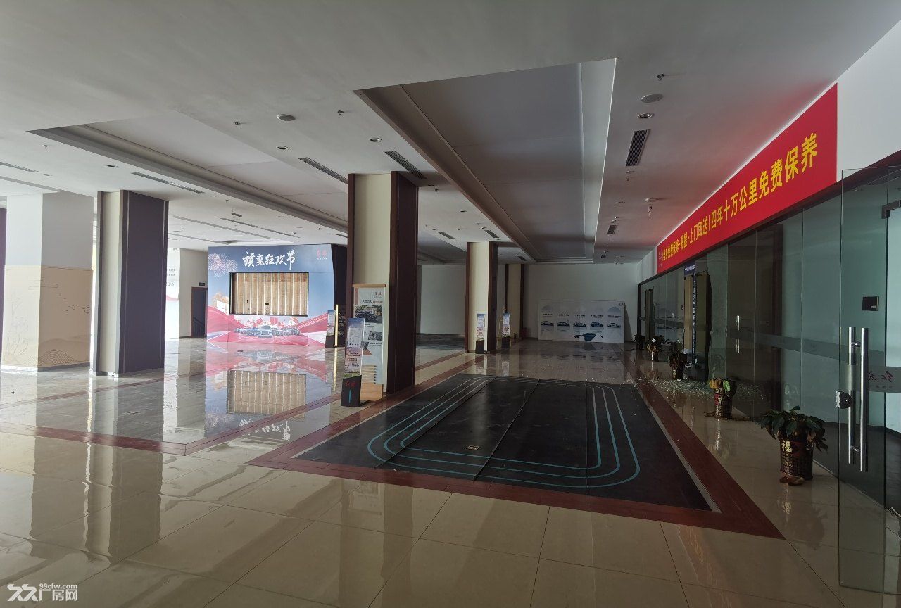 龙华汽车城高速主干道旁5332平展厅出租 - 2