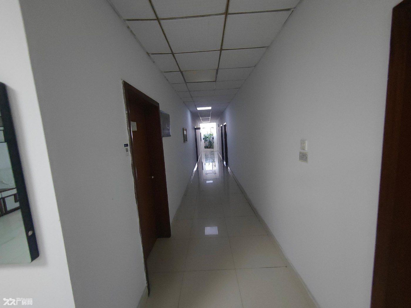 深圳松岗罗田高速路口附近二楼整层豪华精装修办公室860㎡出租 - 3