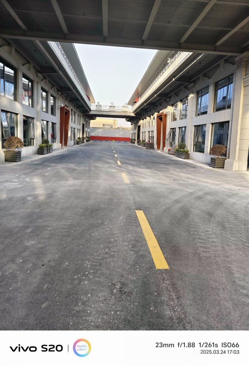 免;:曹安公路路边 2千平可做展示面,可分割,适合展厅汽车4s店 - 7
