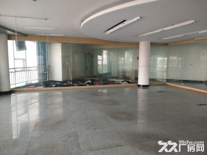 炬光园工业区 3楼315平方 适合办公 。