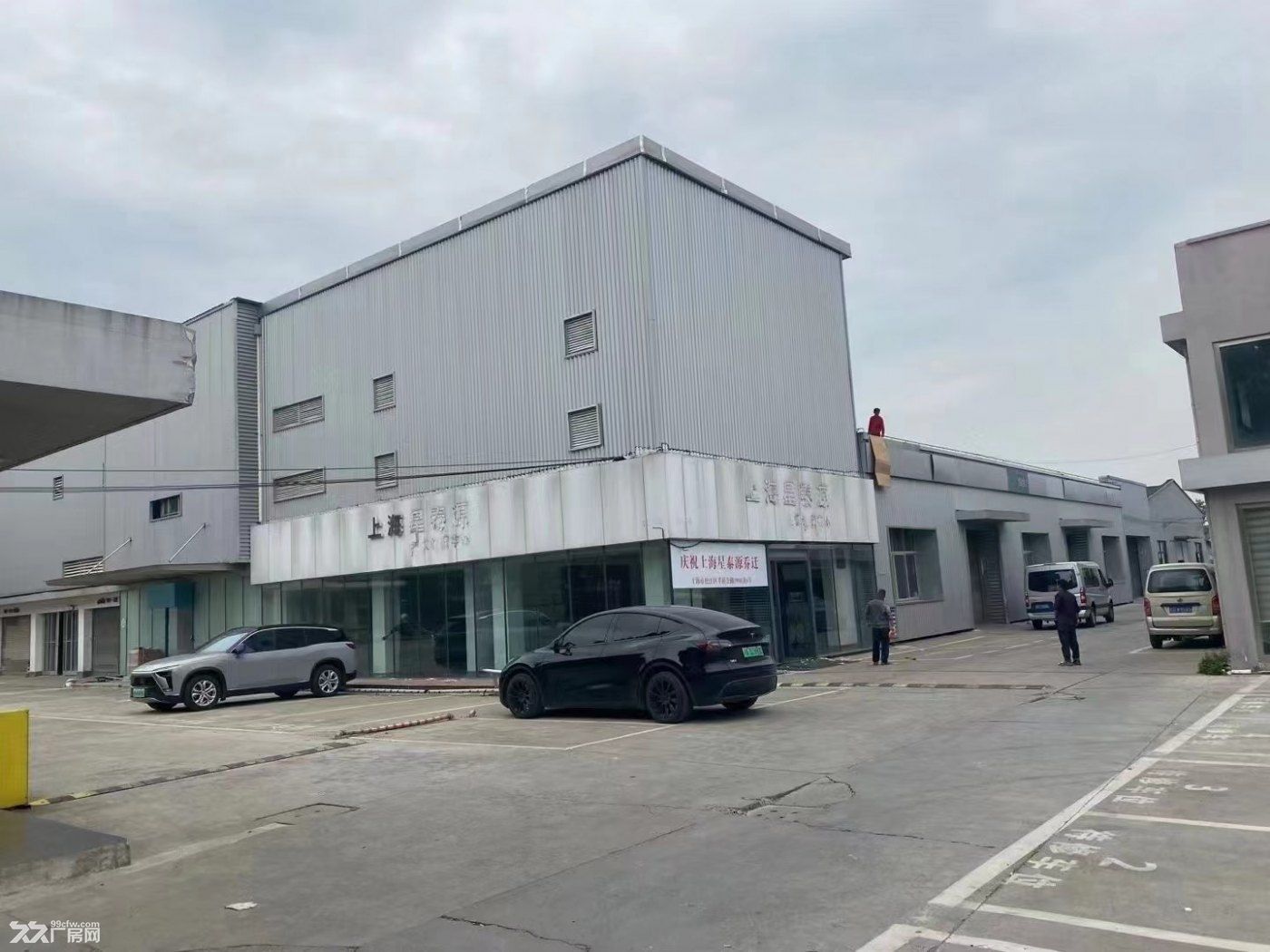 虹梅南路沿街单层4500平厂房招租,品牌4S店,豪车改装,展