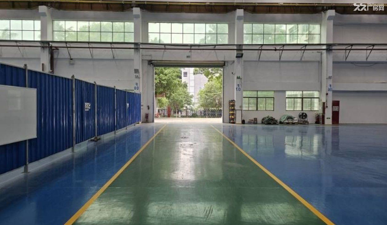 单一层厂房出租，层高15米，带20吨行车，
