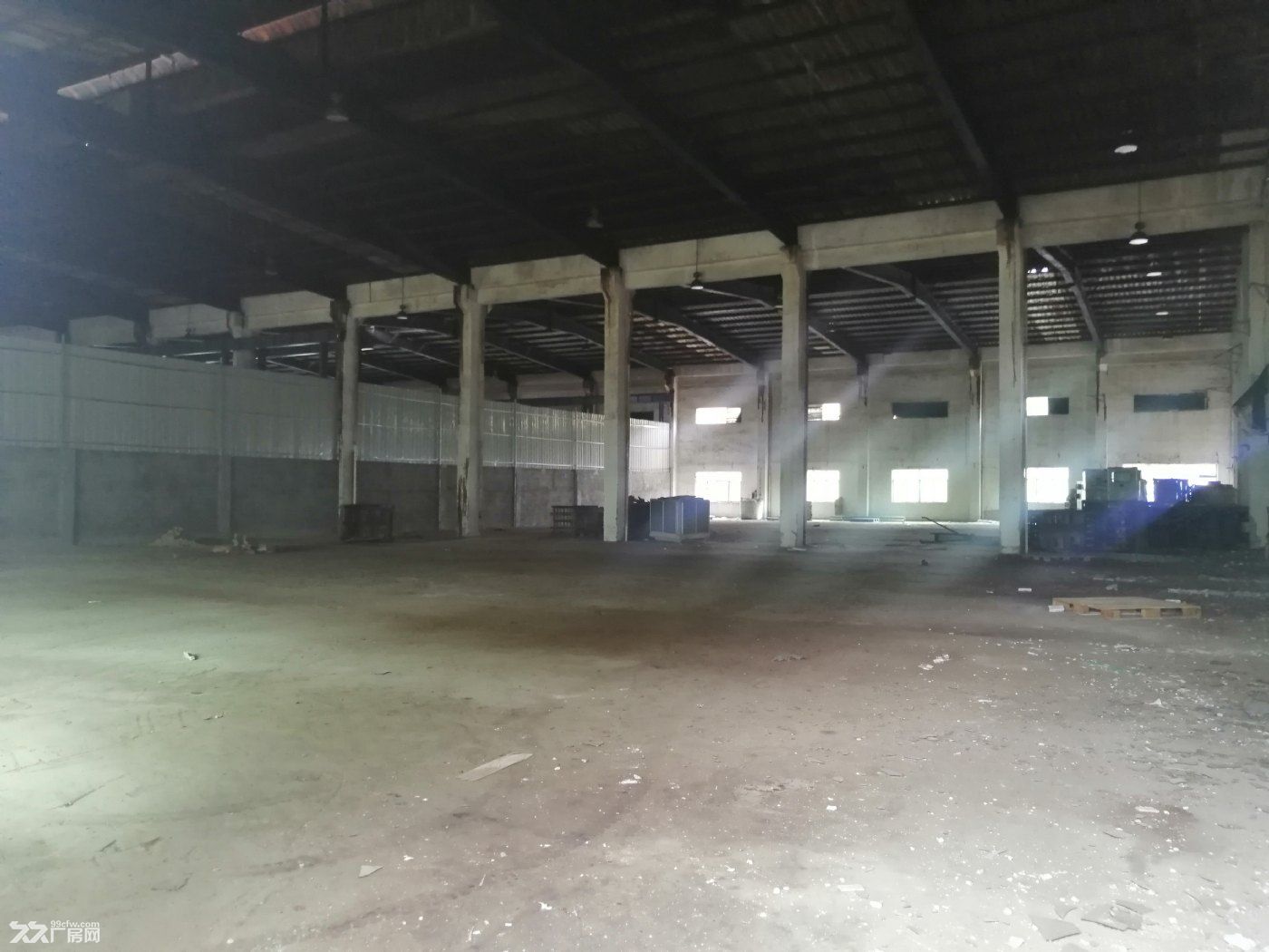 《《合》》下角独门独院2000平方单一层钢构厂房出租