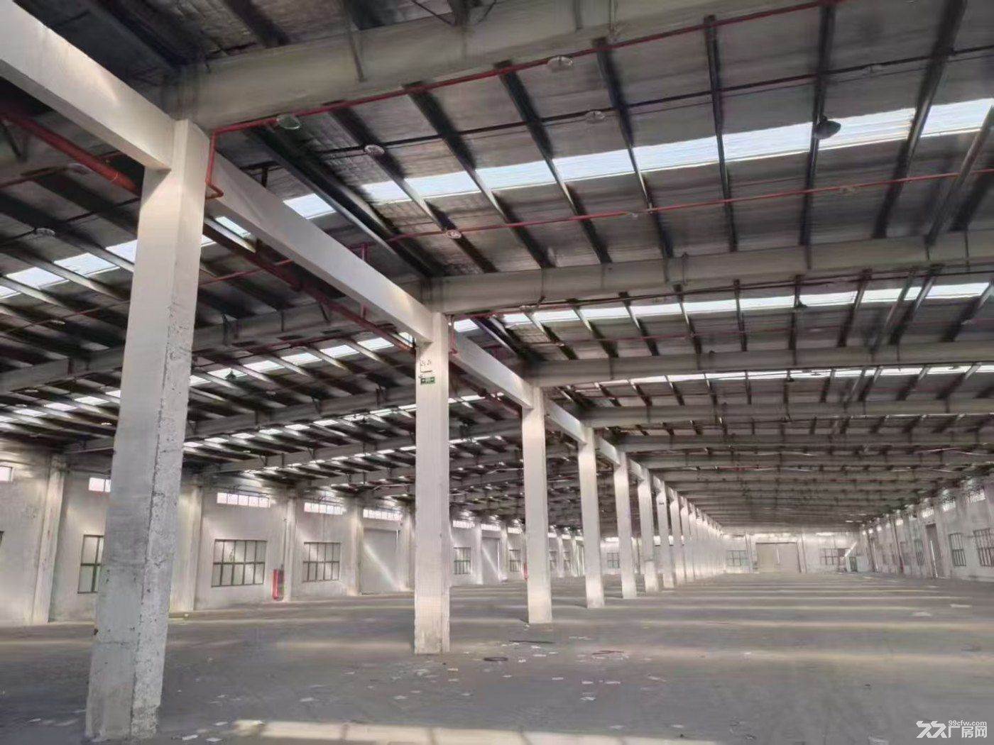 上海市嘉定区马陆工业区33000平米全单层厂房出租!园区占地面积212亩,最小分