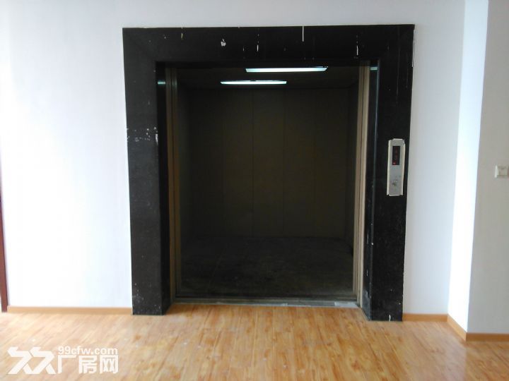 义乌商品城旁1800平方米精装修厂房加办公室出租，可分租，两 - 5