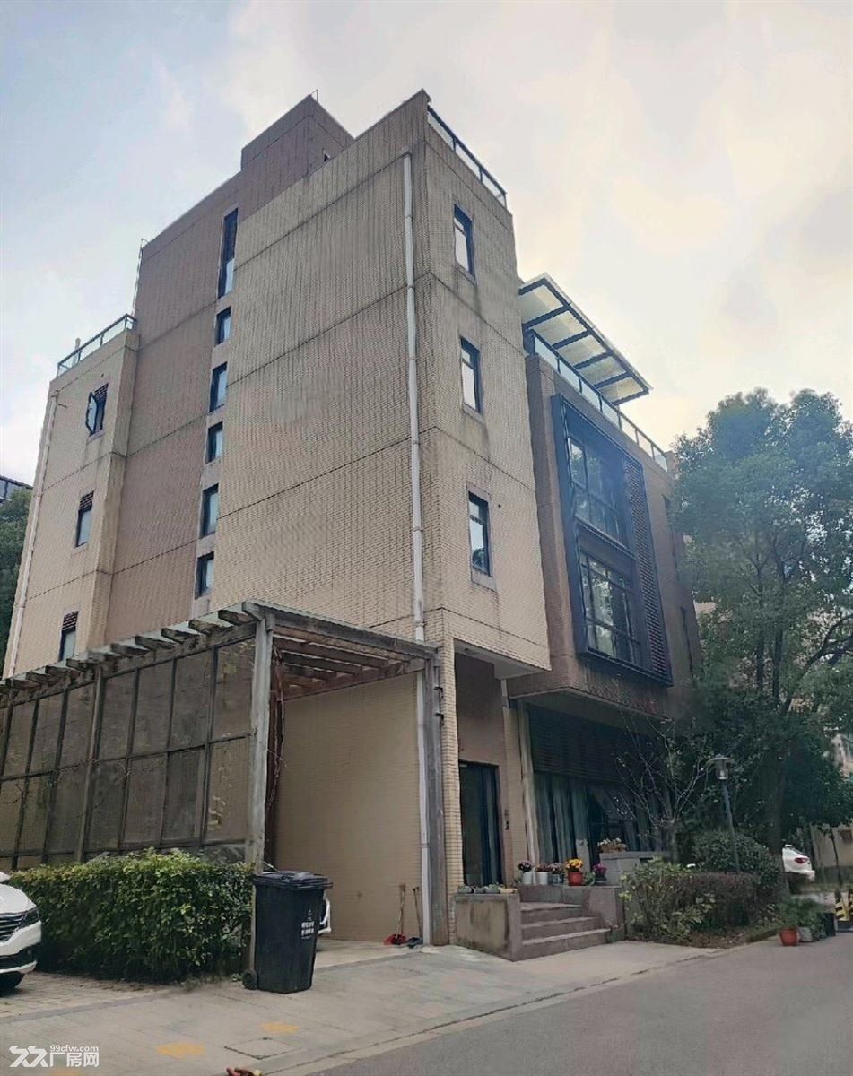 。房东直租:南翔独栋精装704平带露台地下车库通燃气行业不限制 - 2