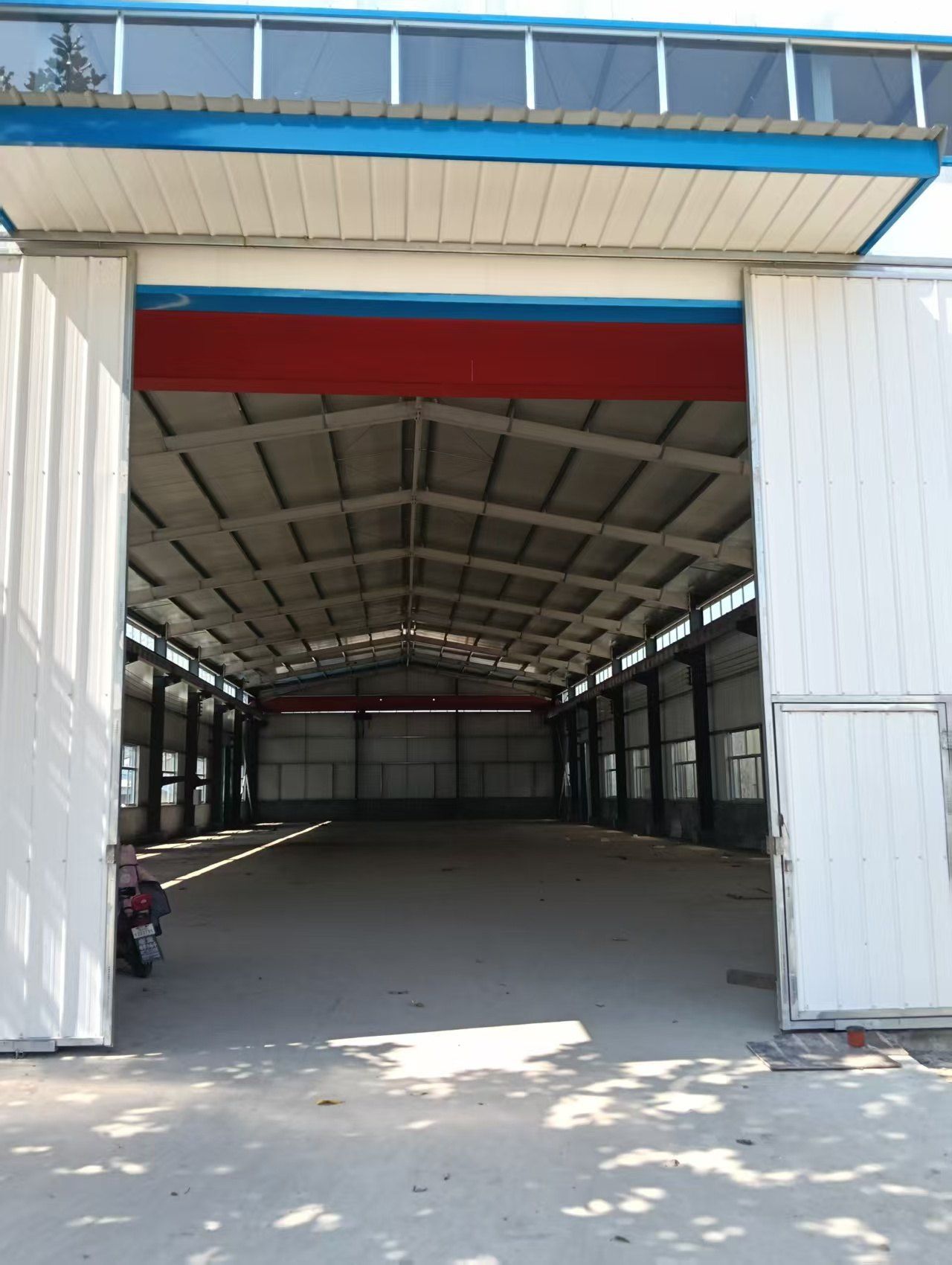 厂房、办公楼出租，独院，带行车，水电齐全，交通方便