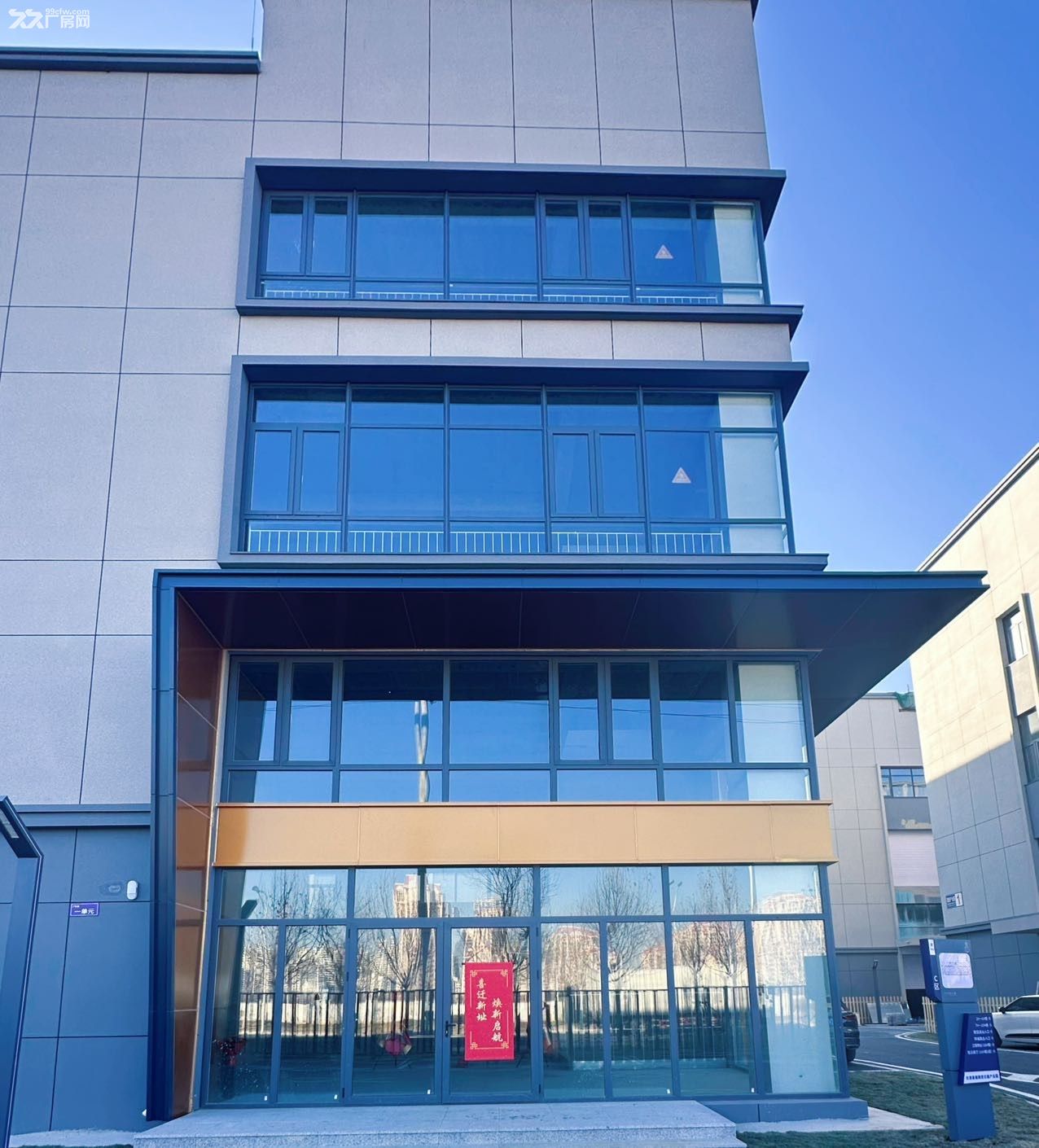 津南区中心双市级现房厂房带小院，宿舍食堂班车