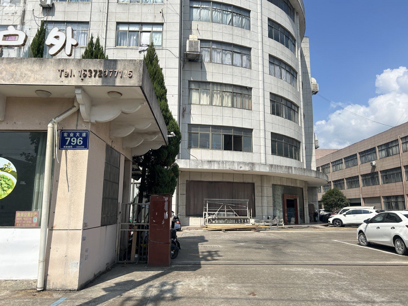 浦江经济开发区3楼一层2445平厂房出租，双电梯，交通便利，价格优惠