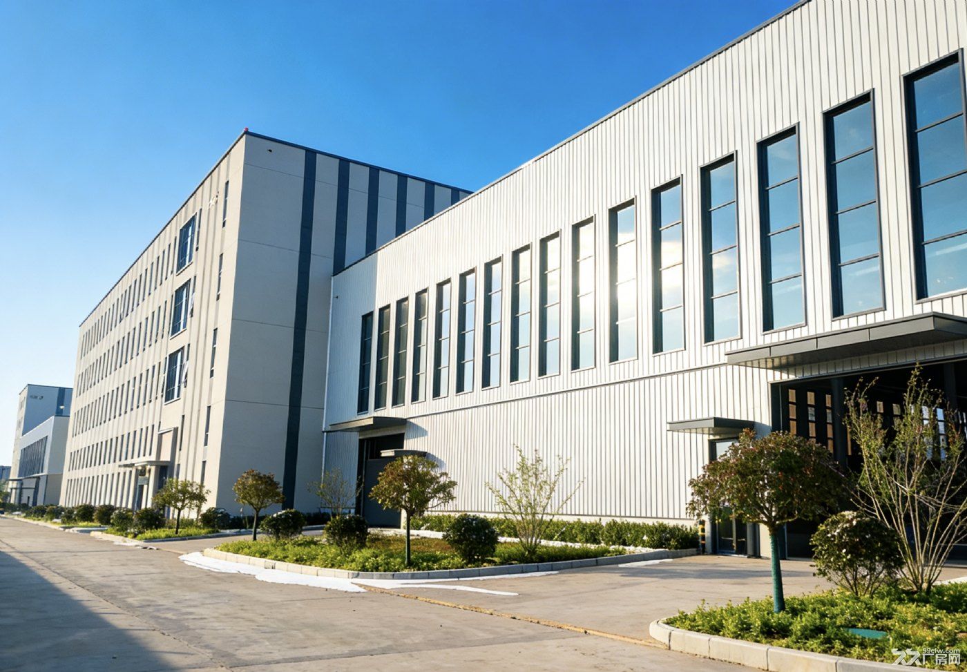 空港 3500—6200 m²定制火车头厂房，名额有限。