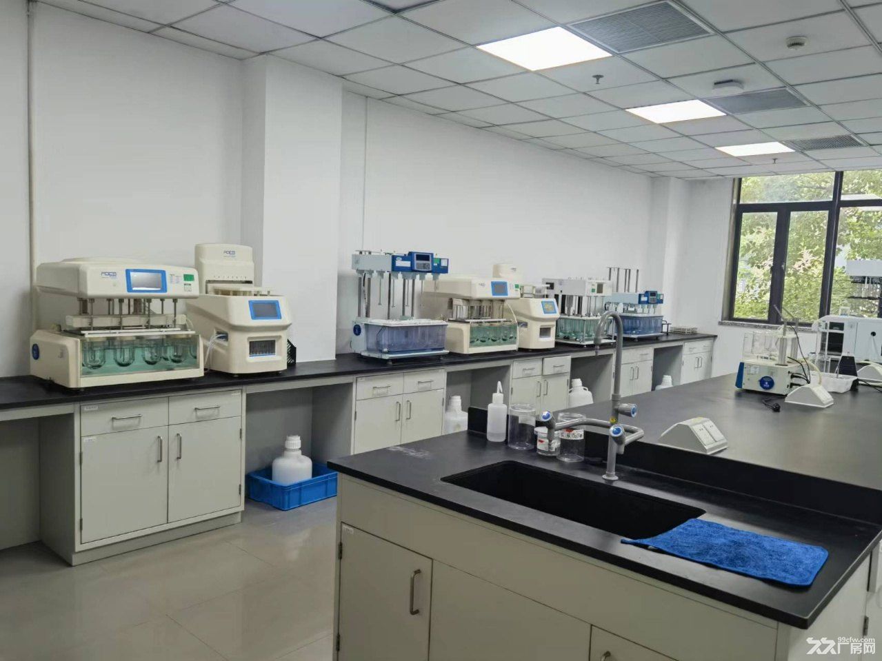 闵行浦江高科技园区，遗留装修，生物细胞房分子间出租，2百平起，另有化学合成实验室 - 5