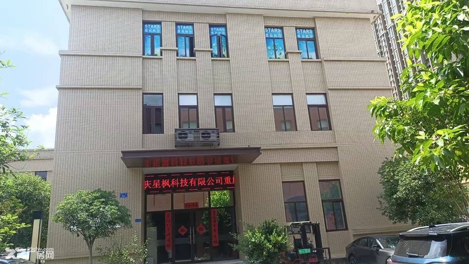 联东U谷三层精装修厂房,有货梯,有喷淋,二楼精装修办公室,接
