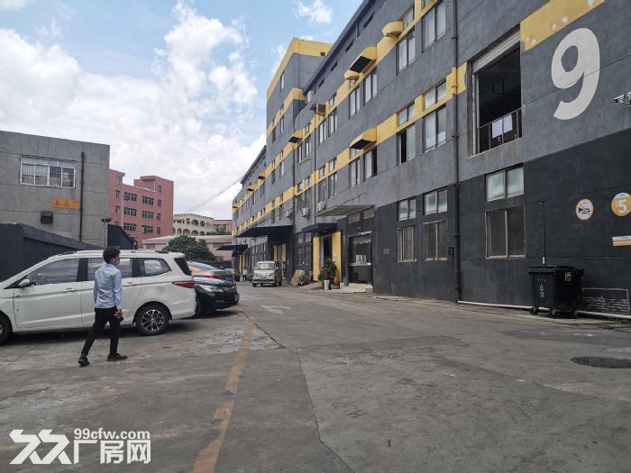 观澜环观南路边一楼精装厂房1100平,高5.5米,带办公区、地坪漆,停车免费 - 2