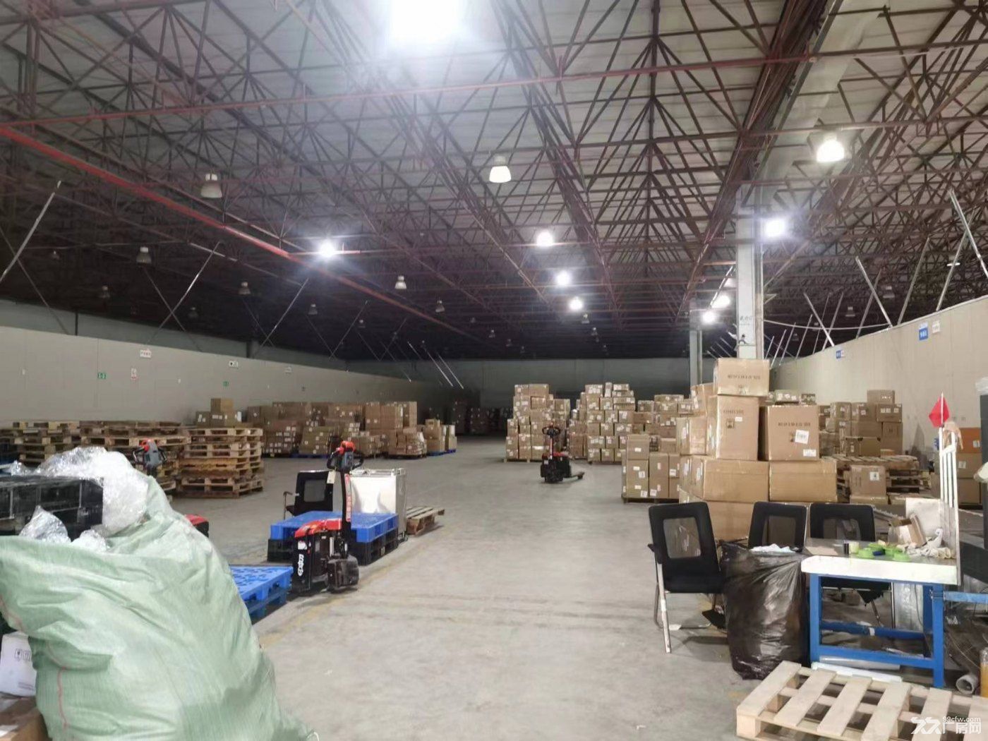 坂田跨境物流园一楼2600平整租 - 2