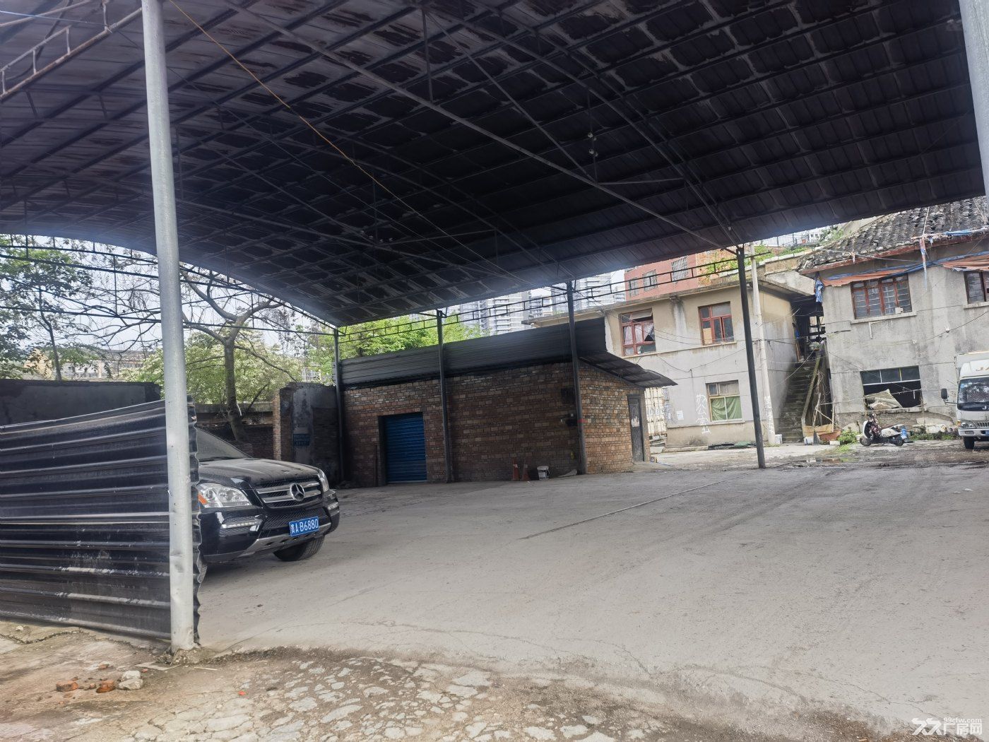 南明区甘荫塘面积1800带办公住宿厨房 - 3