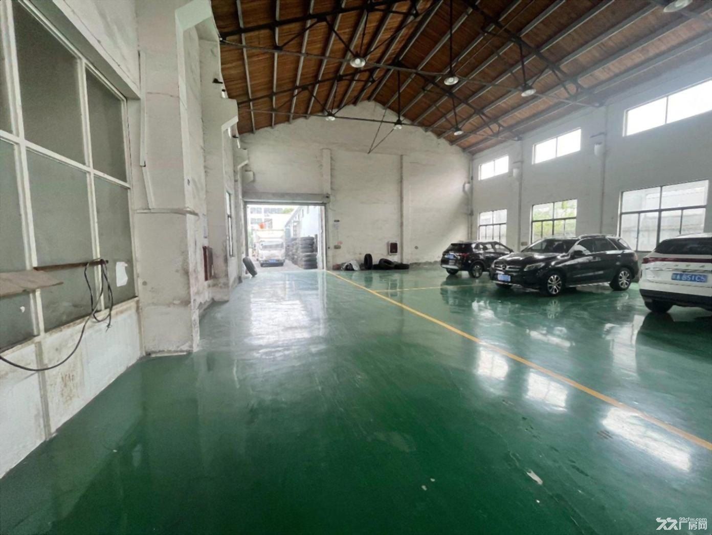 白鹤南北青浦-华新 嘉松中路/华丹路(路口)2200.00平出租