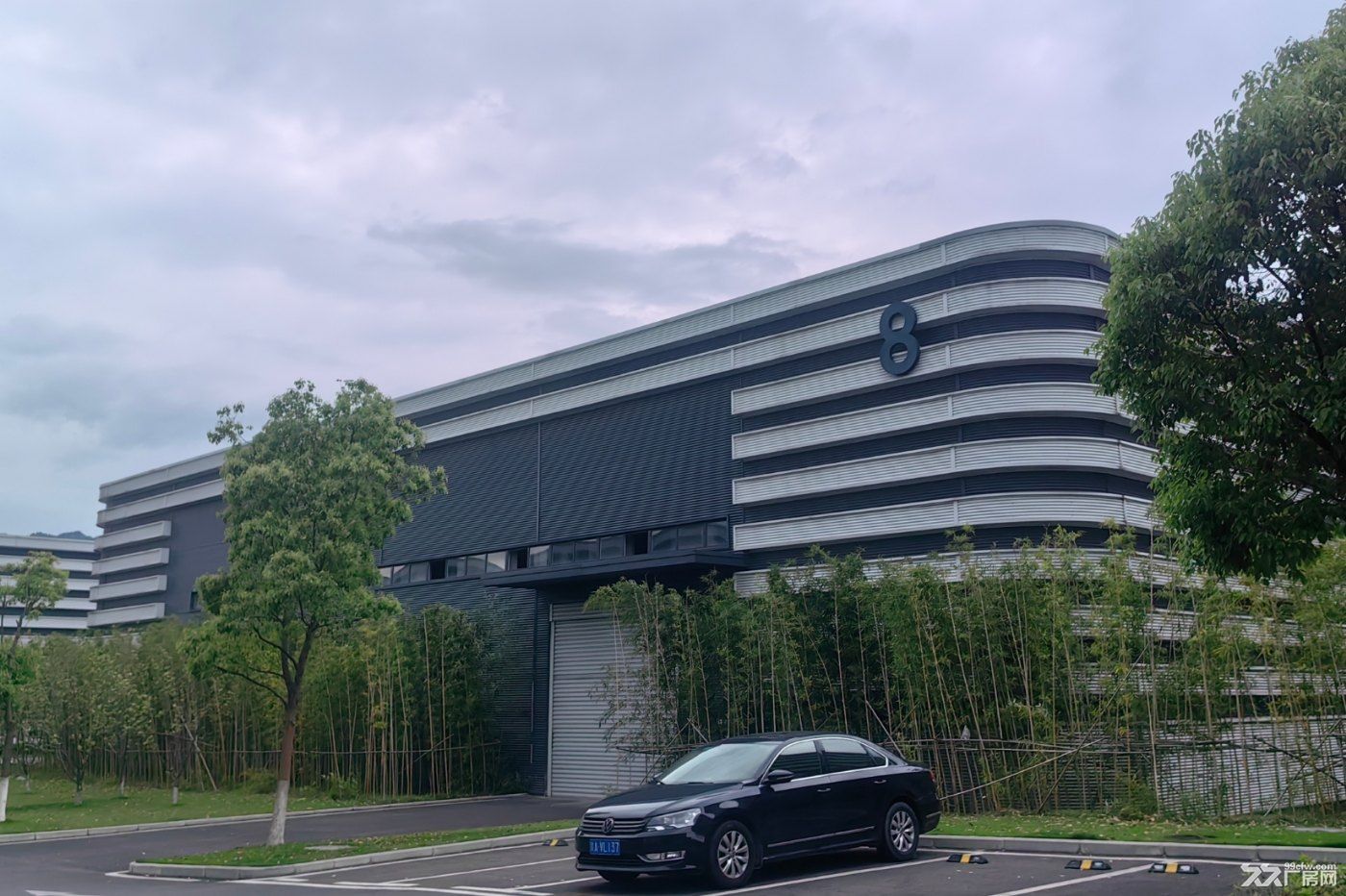 大学城，11米单层钢构，大货门，金刚砂+牛腿 - 2