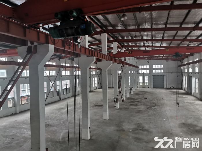 开发区单层厂房仓库3000平出租，高12米，有行车，可分租，适合汽车配件，机械，